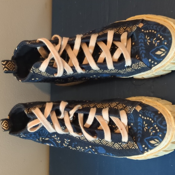 Farm Rio Blue Patterned High-Top Sneakers Size 8.5 - Picture 3 of 8
